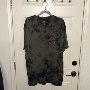 Salt Life Men's Green and Black Tie-Dye Tee